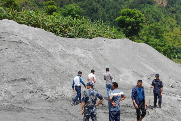 वर्षायाममा पनि कालीगण्डकीमा अवैध दोहन